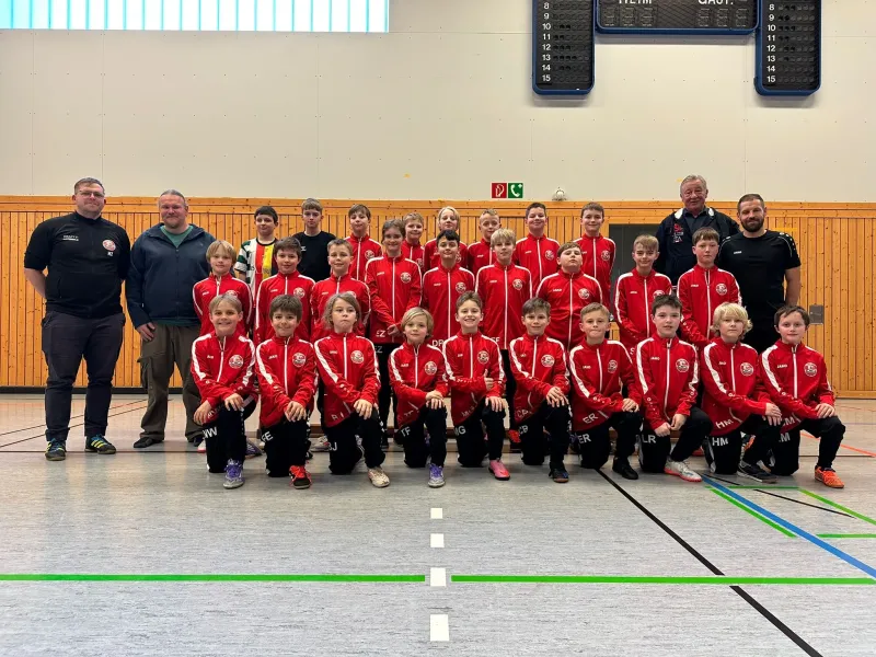 E-Junioren mit neuen Präsentationsanzügen