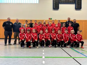 E-Junioren mit neuen Präsentationsanzügen